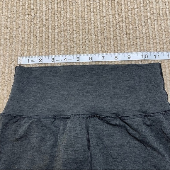 Athleta Quest Mind Over Mat Capri Legging Size Small Women - Picture 14 of 16
